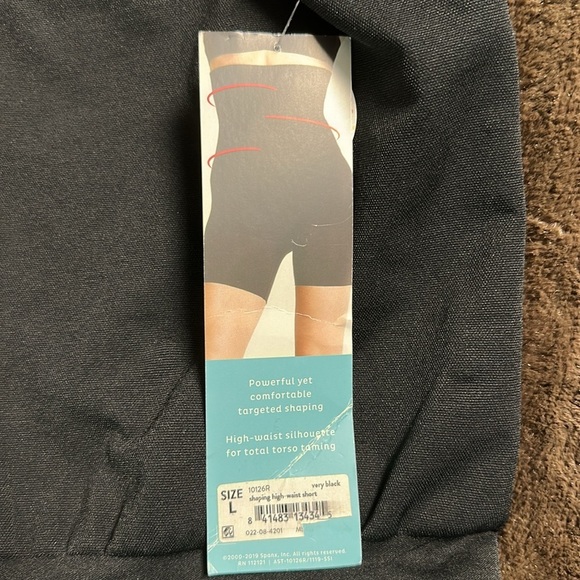 NWT ASSETS by Spanx Shaping High Waisted Short Black Sz Largr - Picture 4 of 8